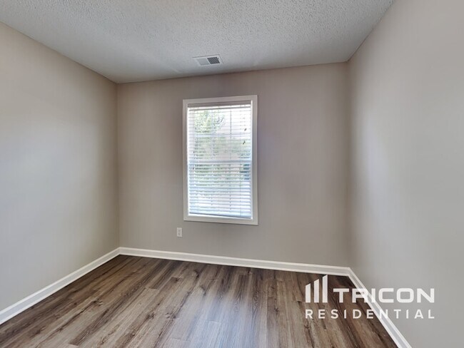 Building Photo - 605 Brooks Rd
