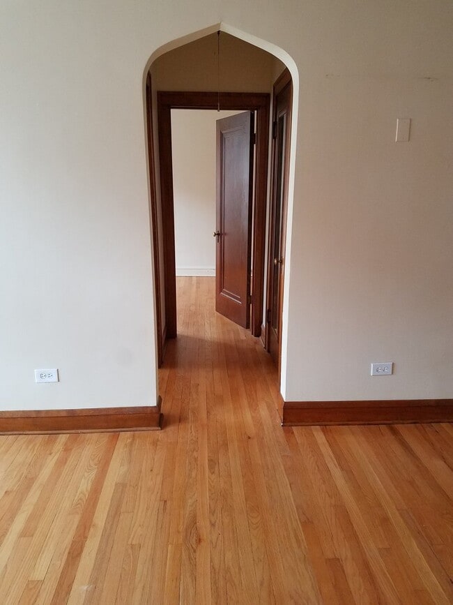 Building Photo - 311-313 S Main St