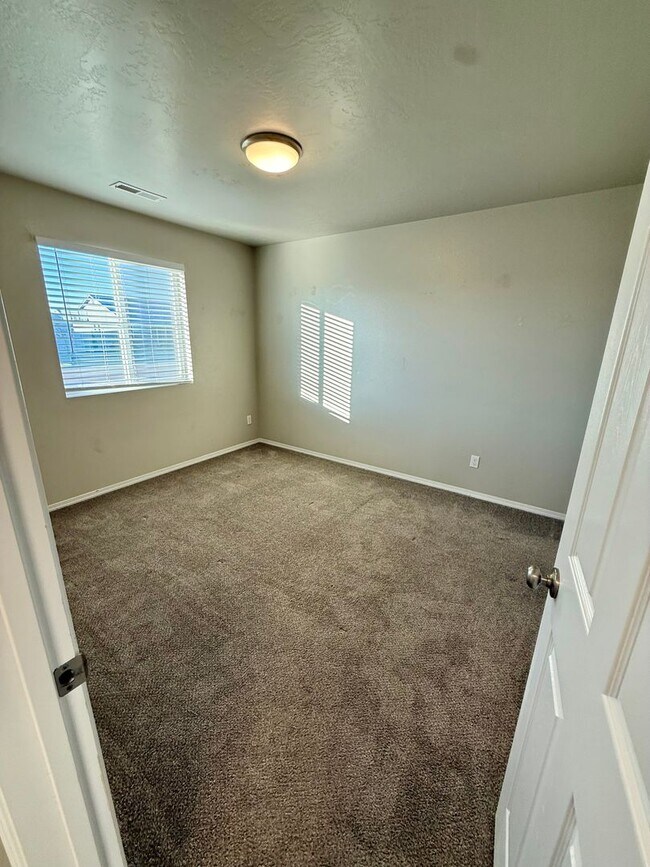 Building Photo - Great location, 3 bedroom two bath home for rent.