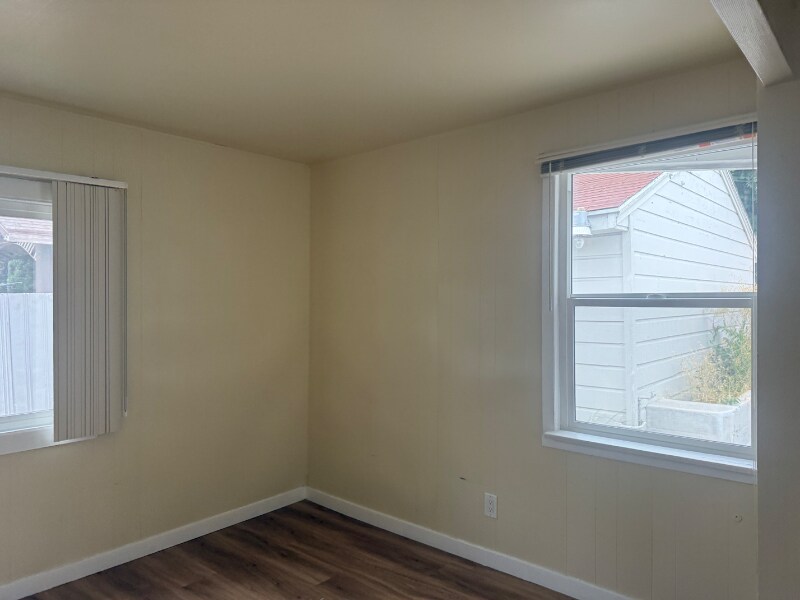 Building Photo - 216 E 108th St