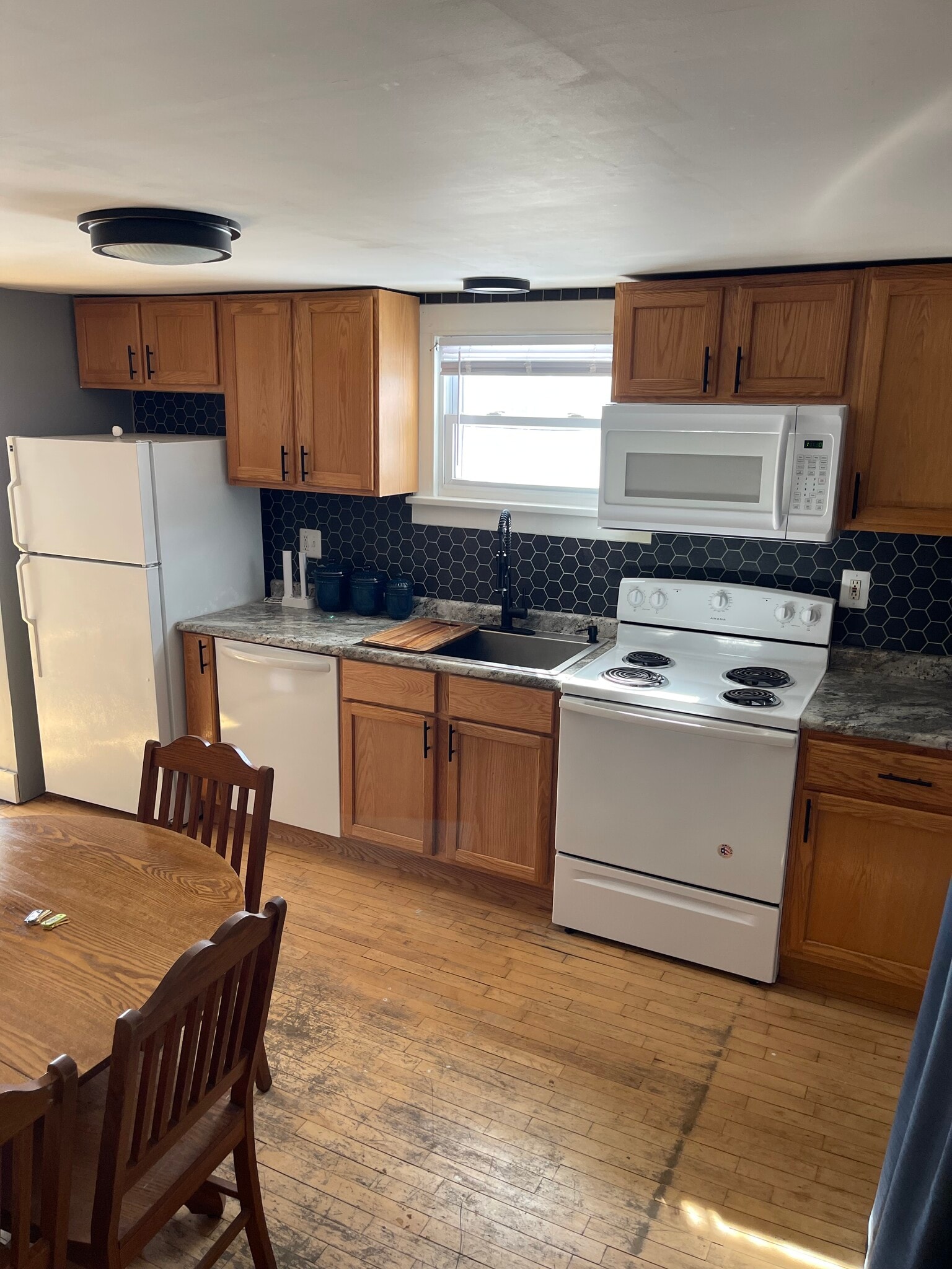 Building Photo - 721 24th St N