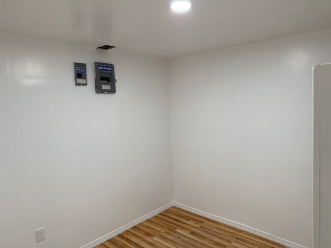 Building Photo - 111-23 Inwood St