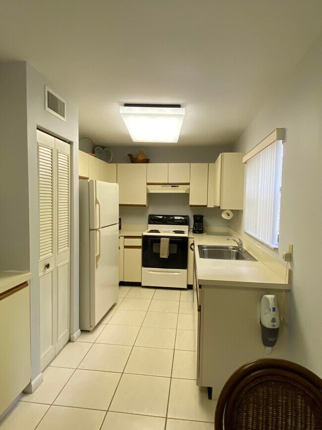 Building Photo - 3101 Lucerne Park Dr
