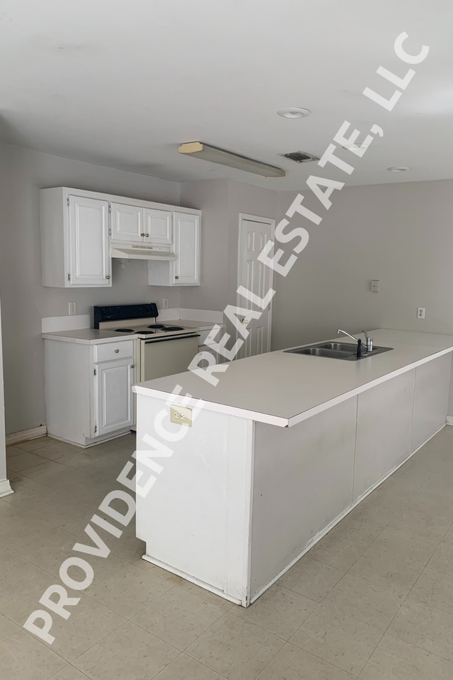 Building Photo - 3210 Sutton Dr