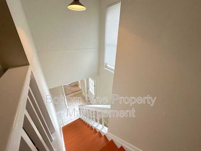 Building Photo - 6925 Stonington Ln
