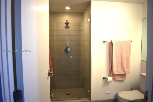 Building Photo - 9940 W Bay Harbor Dr