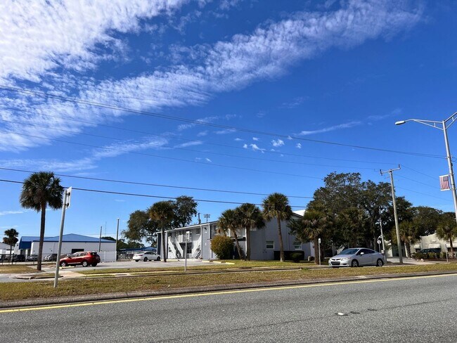 Building Photo - 1710 S Washington Ave