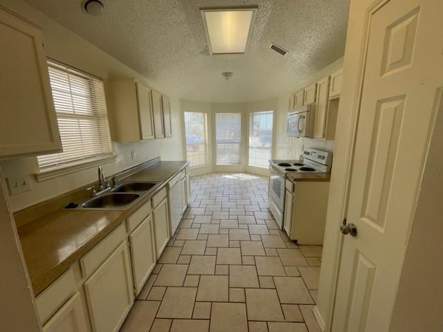 Building Photo - 8508 Willow Creek Ct