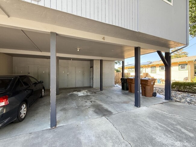 Building Photo - 1543 Berrellesa St