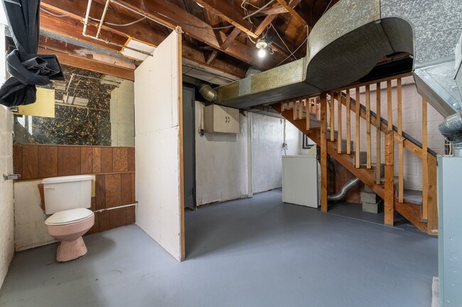 Building Photo - 947 Brintell St