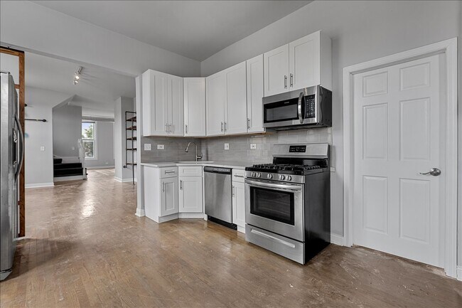 Building Photo - 1754 W 21st Pl