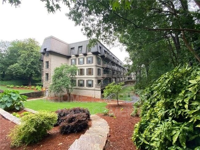 Building Photo - 1418 Highland Bluff Dr S E