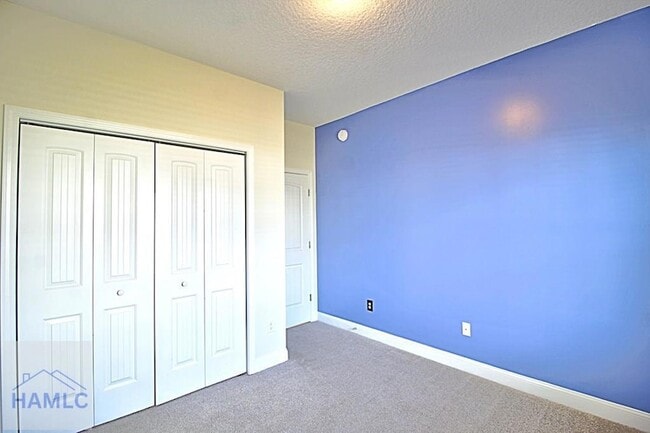 Building Photo - 302 Mcclelland Lp NE