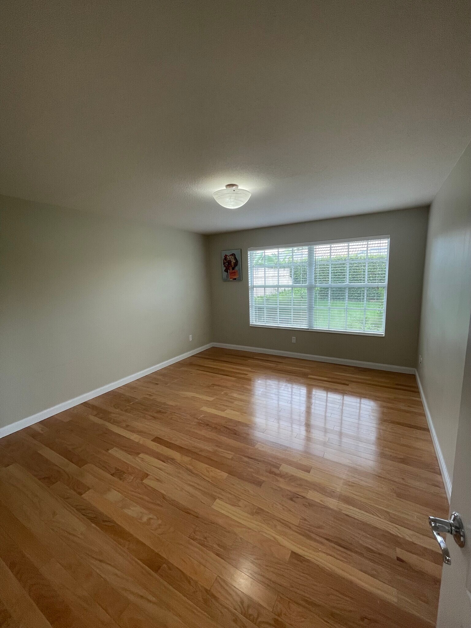 Building Photo - 4949 Kingston Way