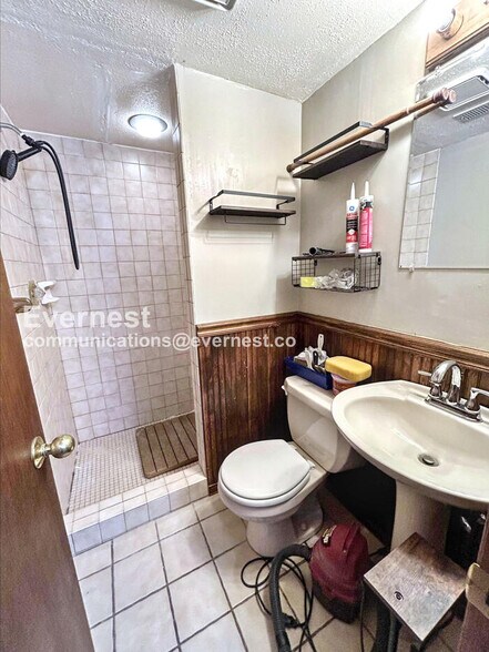 Building Photo - 6655 Lonsdale Dr