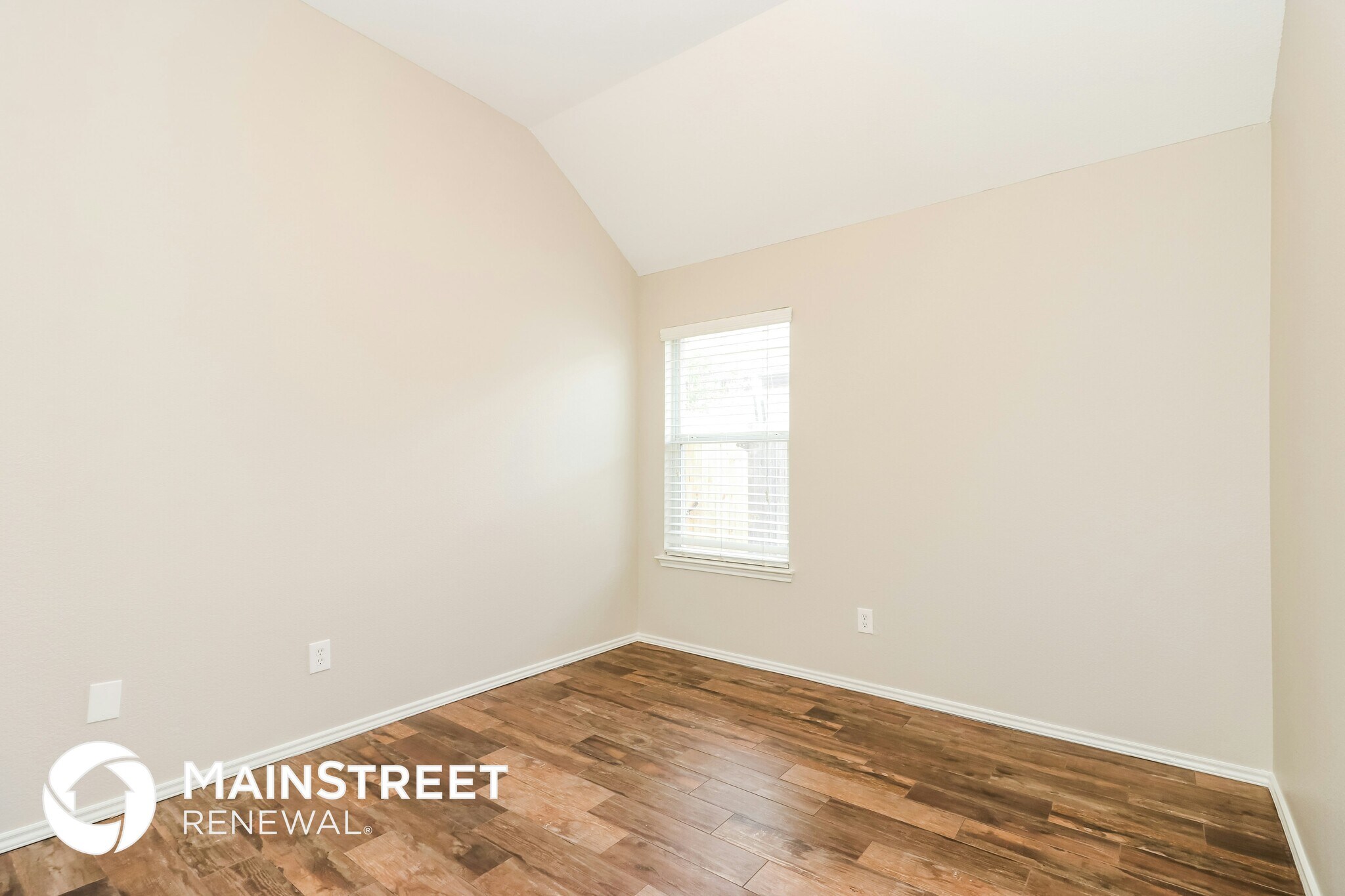 Building Photo - 2803 Logan Dr