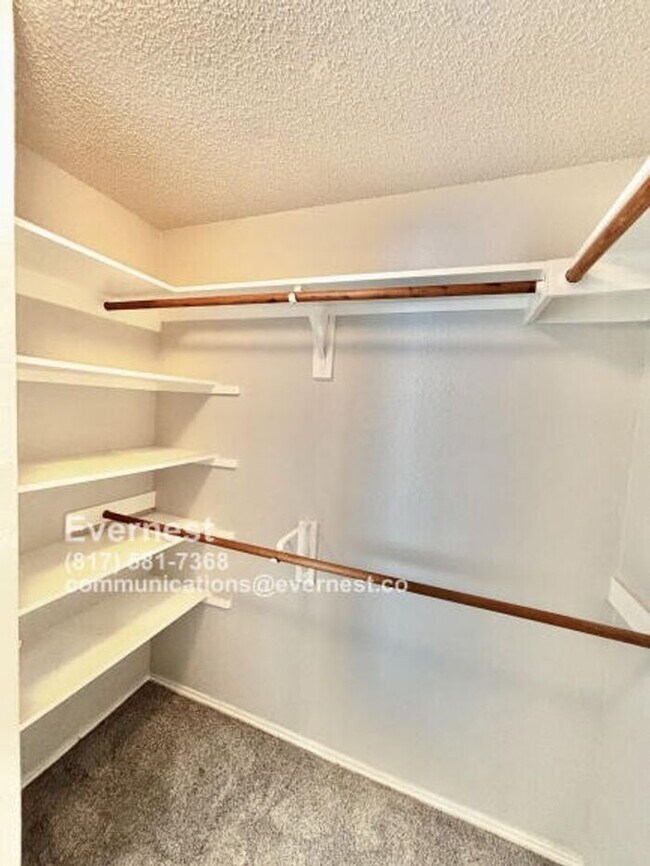 Building Photo - Spacious 3-Bedroom Home with Fenced Yard a...