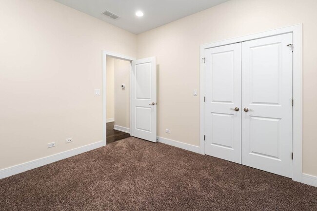 Building Photo - 3508 N Sacramento Ave