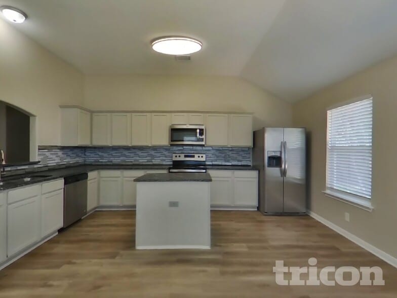 Building Photo - 352 Meadow Park