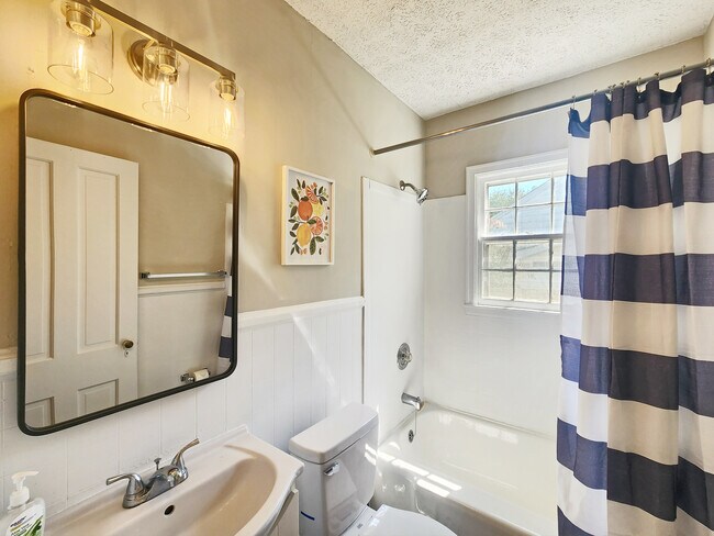 Building Photo - 3116 Camden Cir