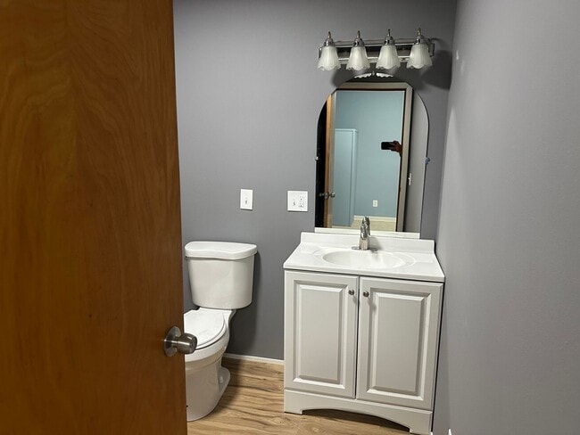 Building Photo - Large 4 Bedroom 2 Bath 1 Story Home with Large back deck