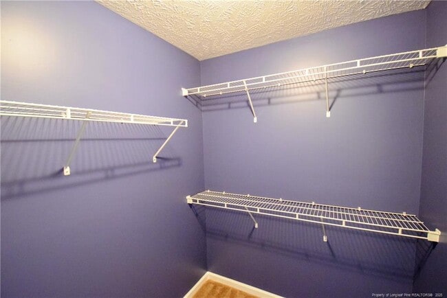 Building Photo - 324 Roundtree Dr