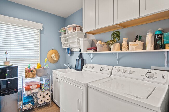 Building Photo - 6835 Aldea Ave