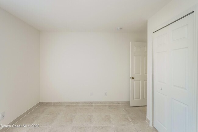 Building Photo - 502 Whitehall Ave SW