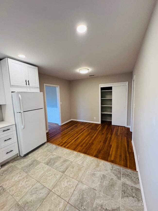 Building Photo - 1234 Belmont Terrace