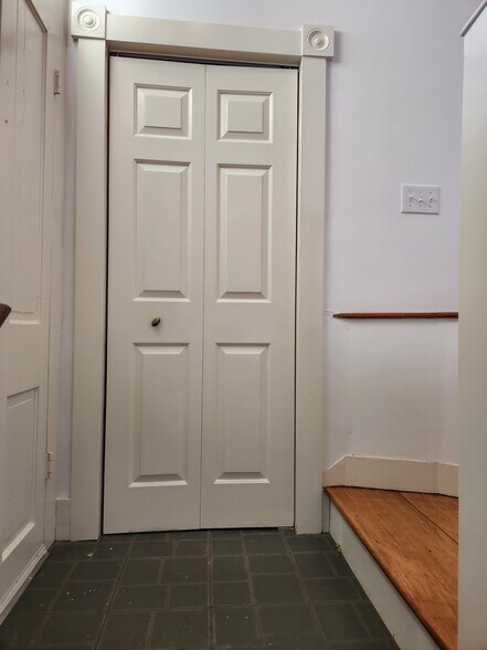 Building Photo - 125 Peyton St