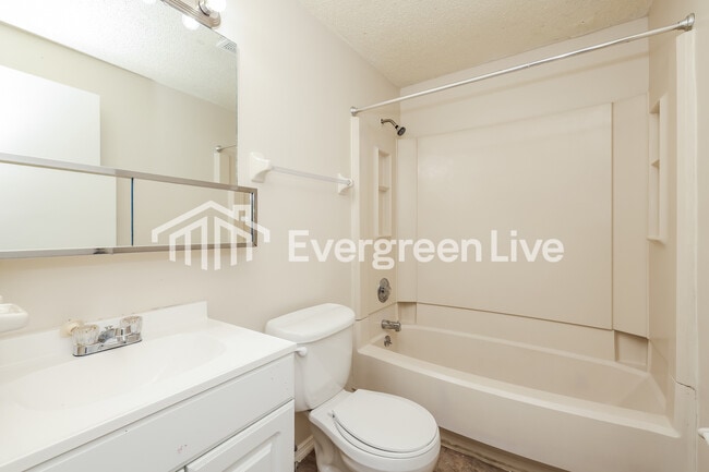 Building Photo - 4735 Stonehedge St