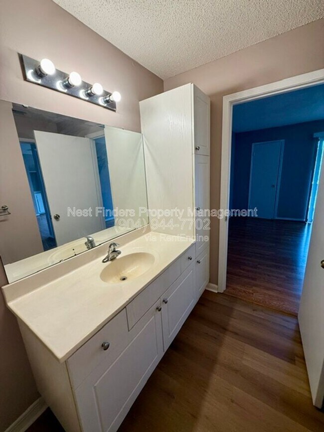 Building Photo - 10200 Belle Rive Blvd
