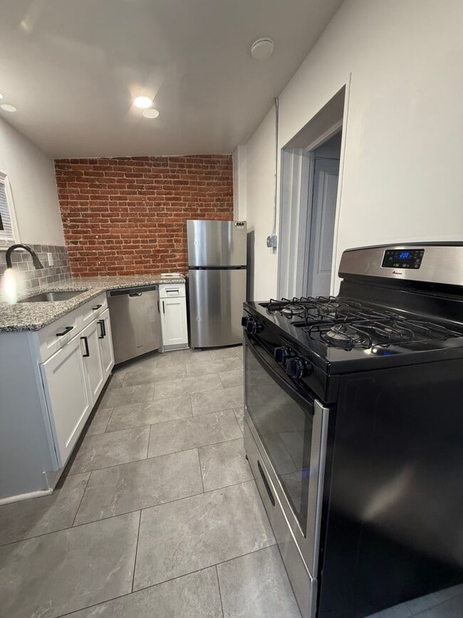 Building Photo - 338 Lancaster Ave