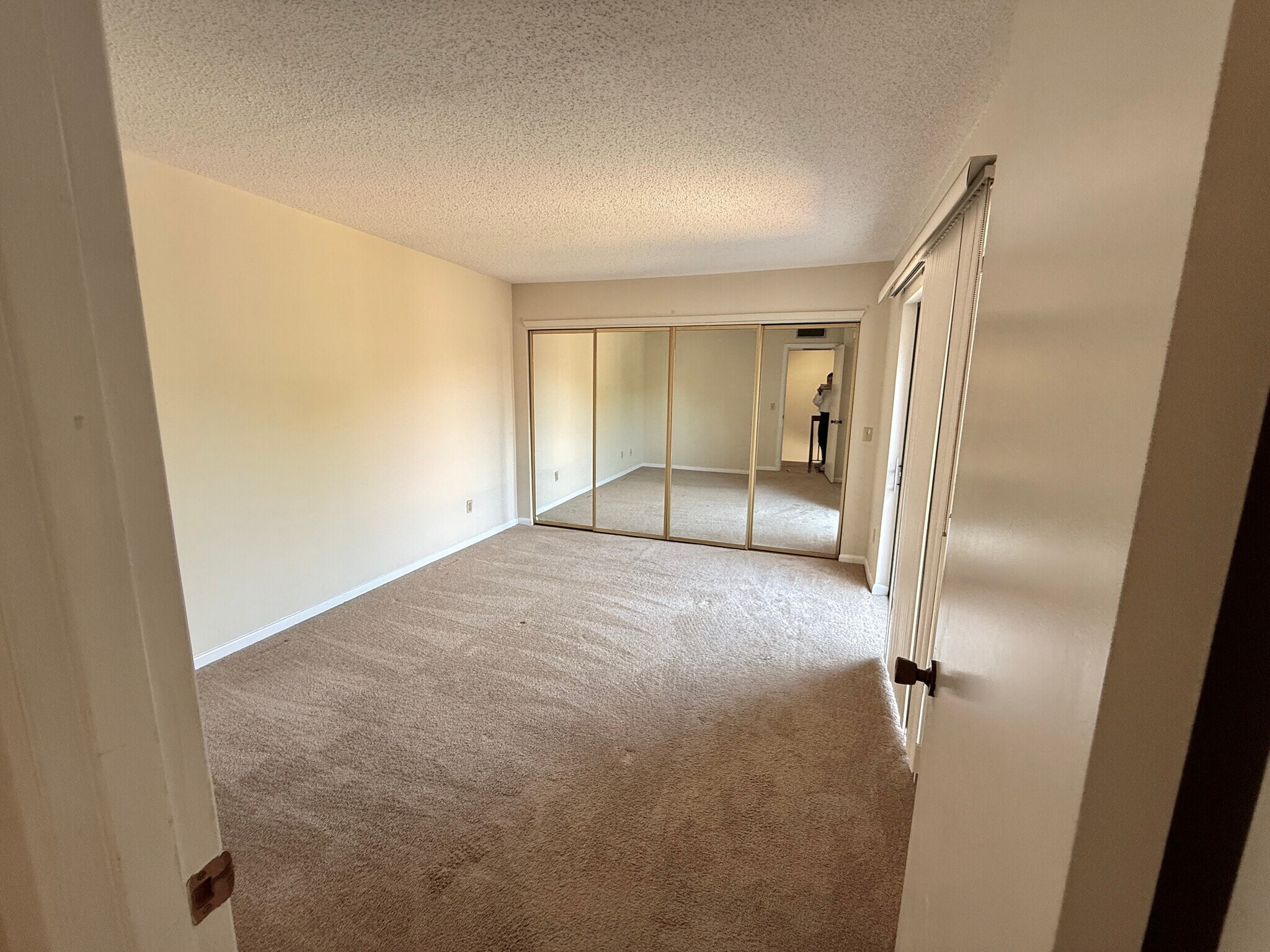 Building Photo - 1166 6th Ave