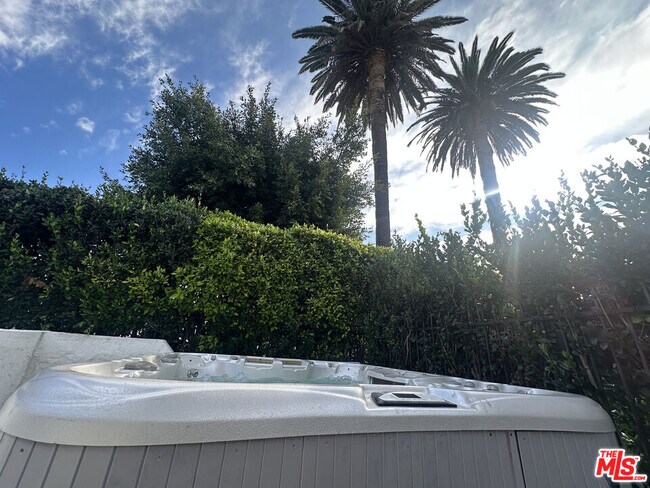 Building Photo - 641 N Vista St