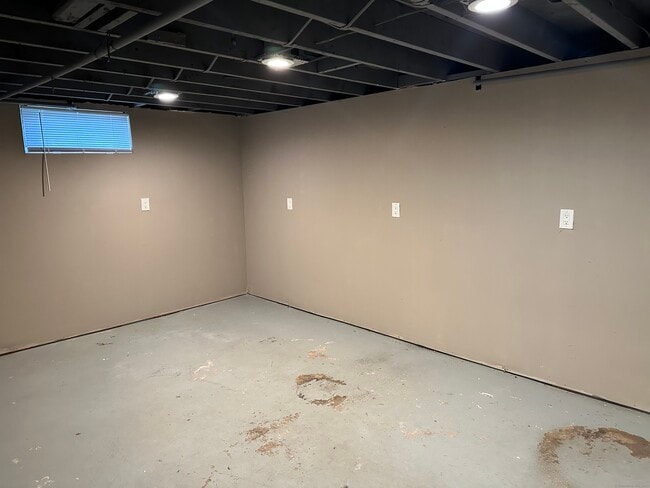 Building Photo - 484 Meriden Ave