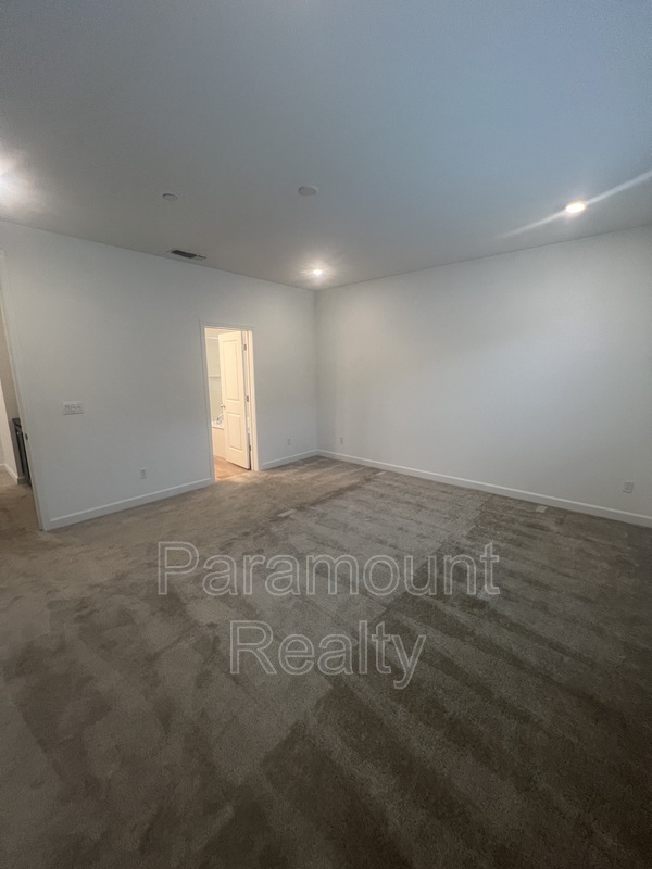 Building Photo - 1819 Chandler Dr