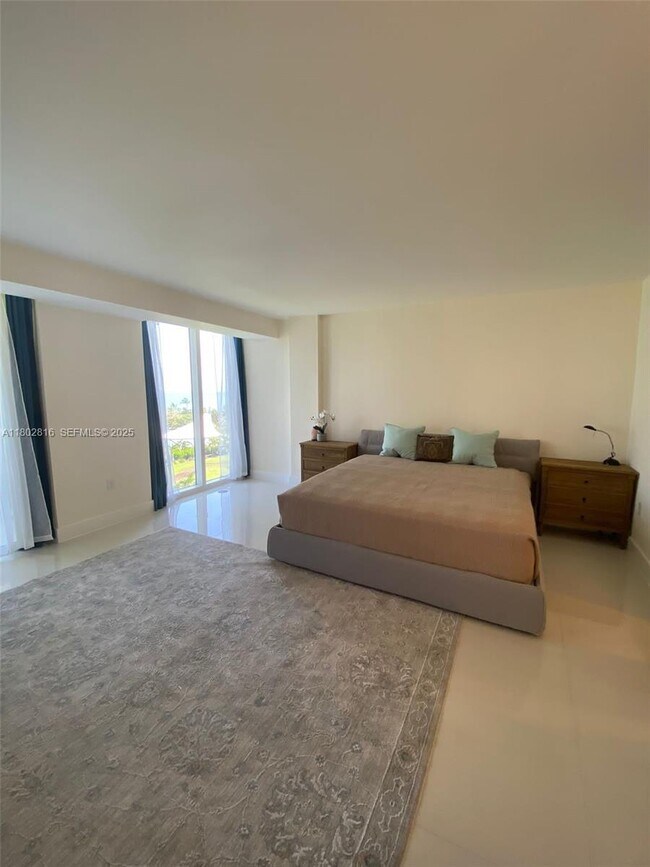 Building Photo - 10275 Collins Ave