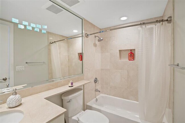 Building Photo - 715 Bayshore Dr