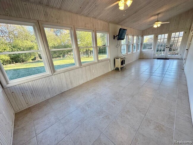 Building Photo - 4302 Sheridan Dr