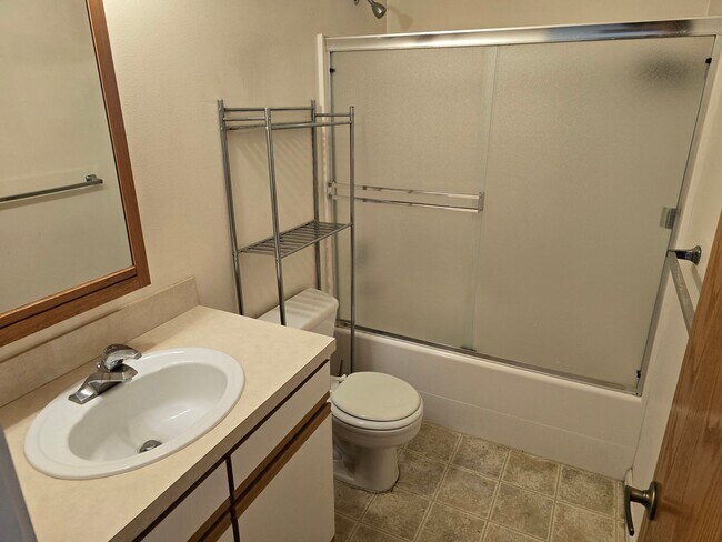 Building Photo - 190 - Adams Street Apartments - "The Canoe Club" Bldg 3