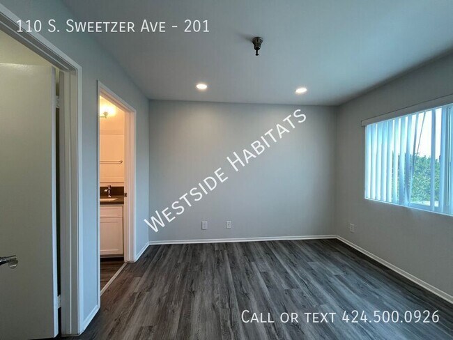 Building Photo - 110 Sweetzer Ave