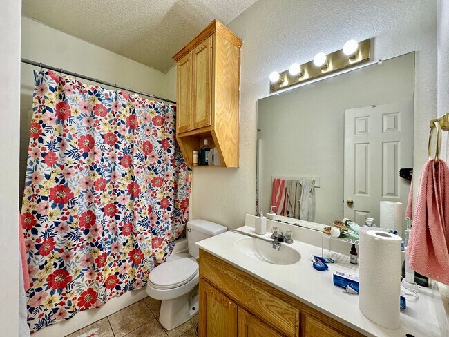 Building Photo - 1318 James Ave