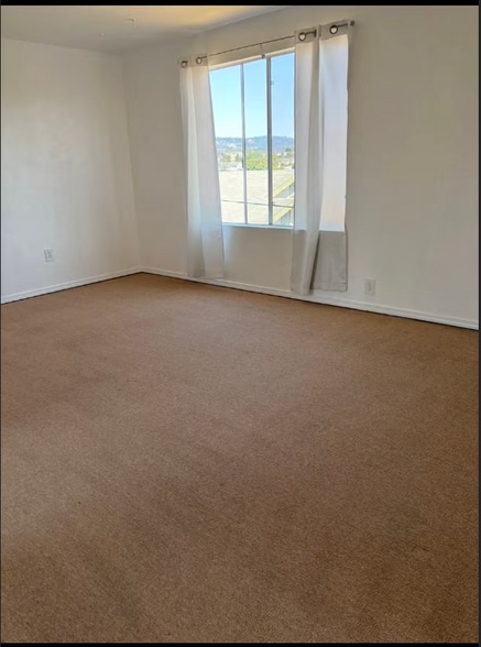 Building Photo - 1806 E 20th St