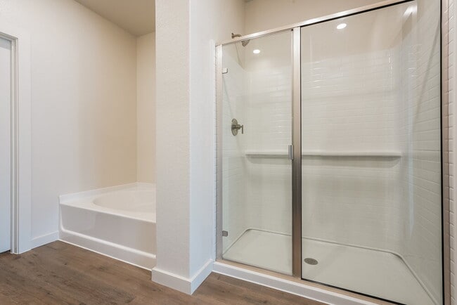 Building Photo - 1533 Woodwinds Dr