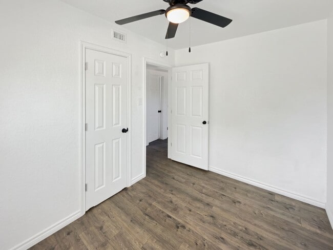 Building Photo - 515 Bremser Ave