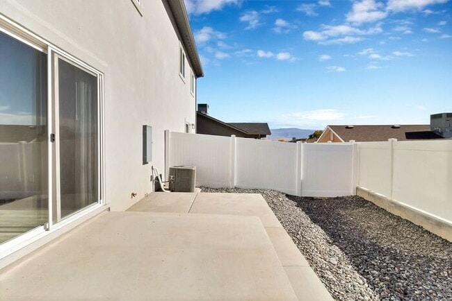 Building Photo - Stylish & Move-In Ready Homes in the Desir...