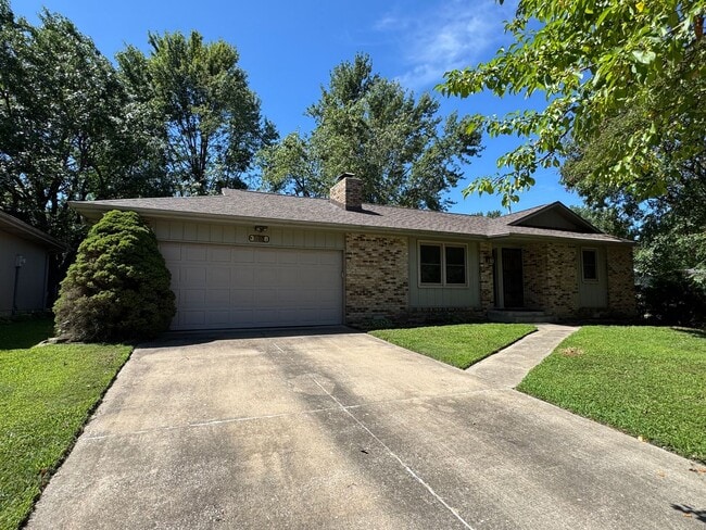 Primary Photo - 3 bedroom 2 bath Springfield Home located ...
