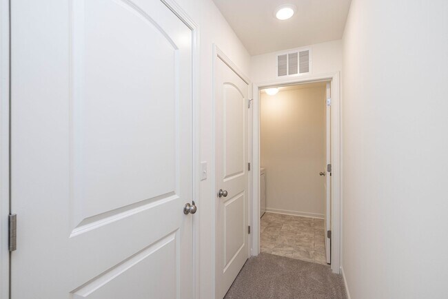 Building Photo - 4 Bedroom Home Piedmont School District - ...