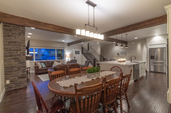 Building Photo - 724 N Walnut St